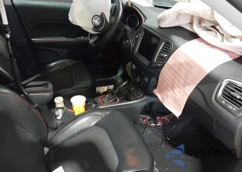 2019 Jeep Compass Trailhawk 4X4 из США, поврежденный, VIN 3C4NJDDB7KT669121